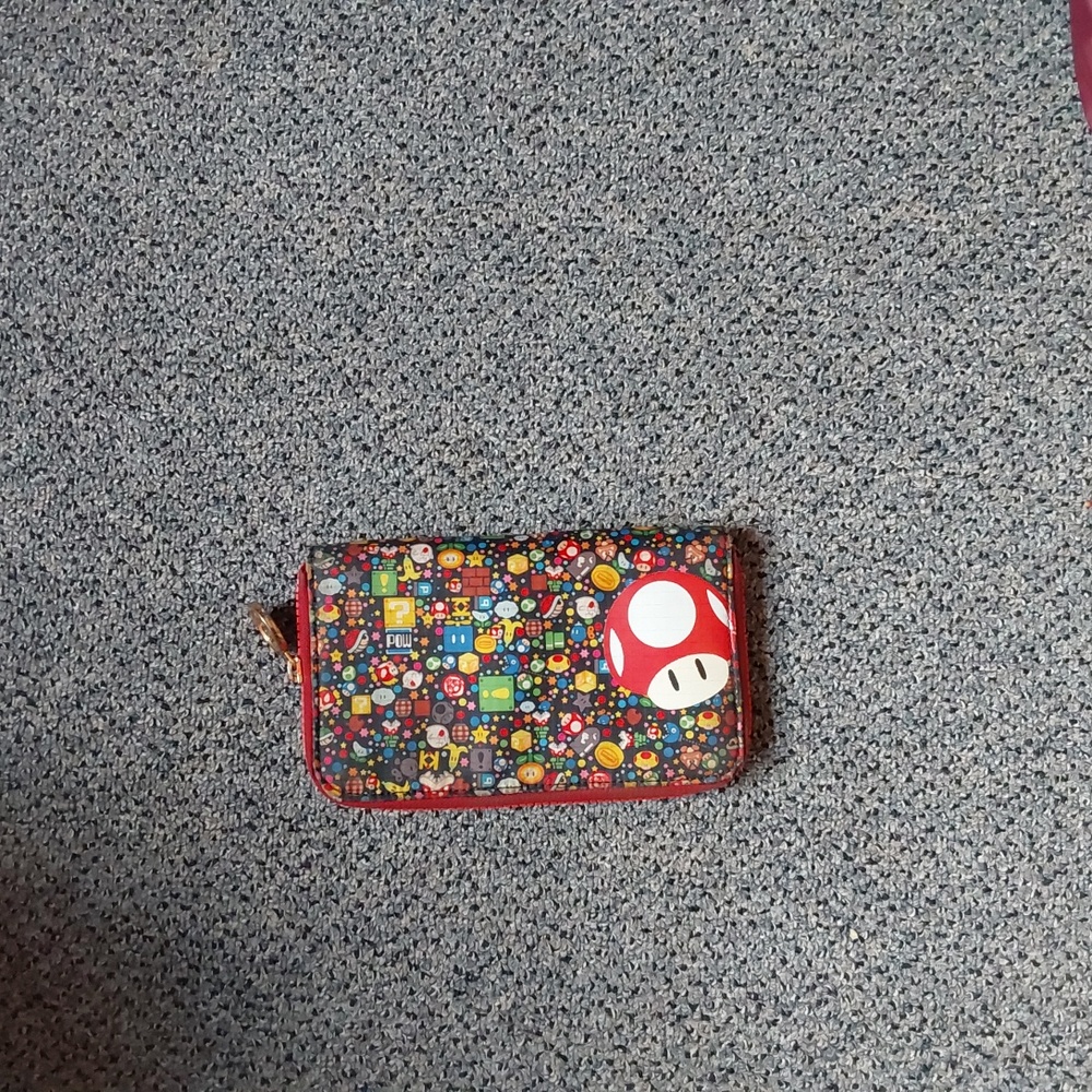 LeSportsac xNintendo collab wallet. COLLECTOR'S ITEM.